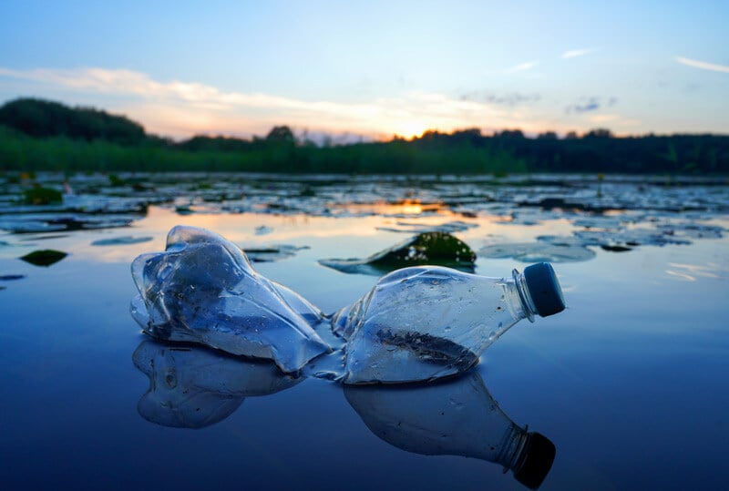 acqua-dolce-e-inquinamento da bottiglia di plastica